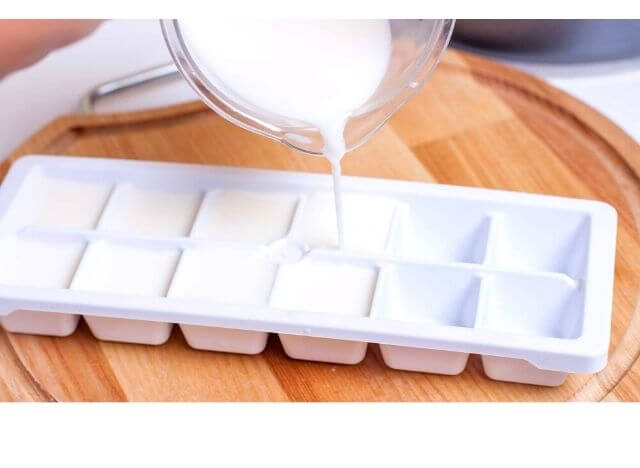 Ice cube tray for milk