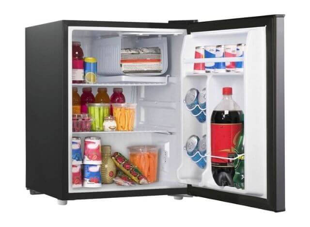 Storing cool food and drinks in mini fridge