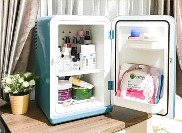Skincare mini fridge helps to slow down the oxidation of cosmetics