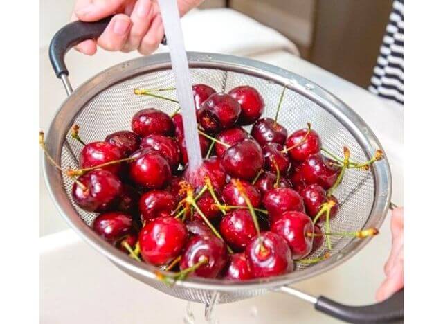 Should soak cherries after washing