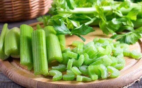 Can you freeze celery for smoothies