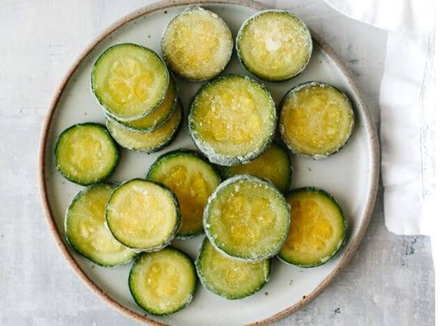 You can freeze fresh unblanched zucchini