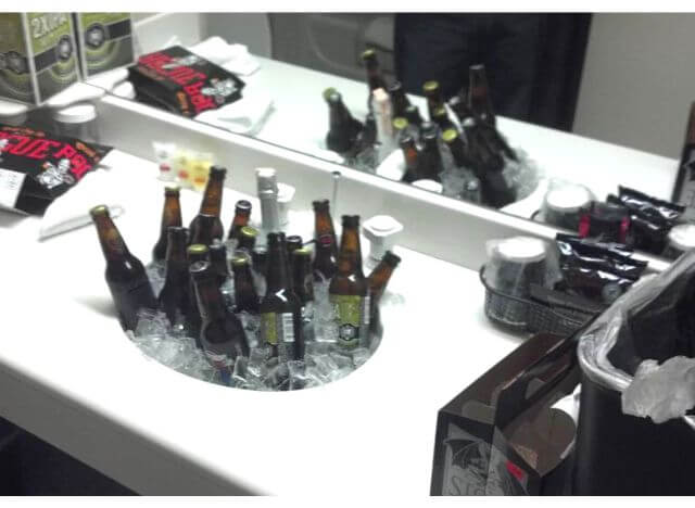Chill your drinks when there is no fridge in hotel room